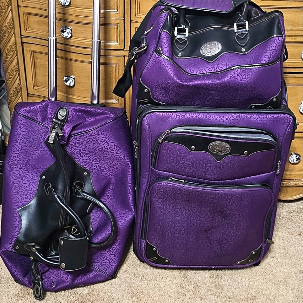 3-piece purple Reba luggage set**each item sold separately due to shipping***
